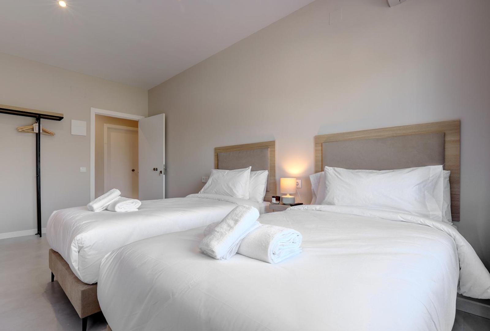Hostal Puerta Almar エステポナ エクステリア 写真