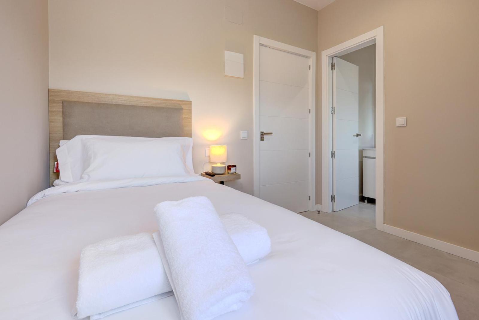 Hostal Puerta Almar エステポナ エクステリア 写真