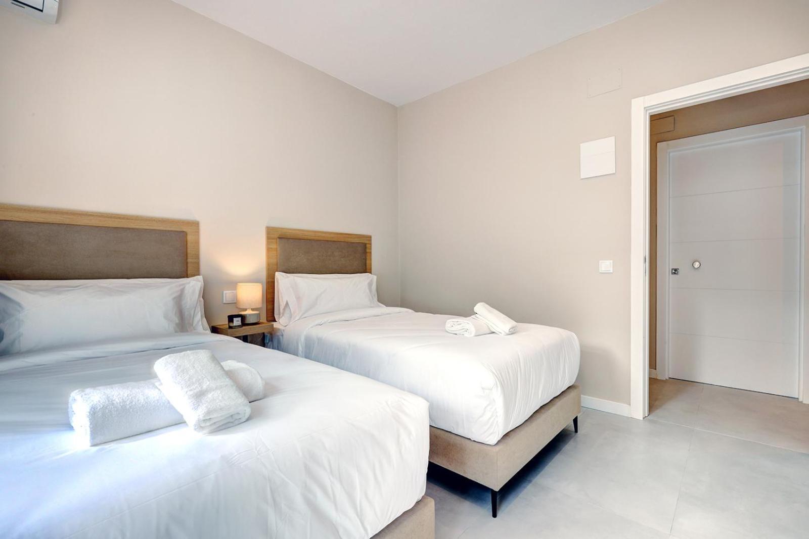 Hostal Puerta Almar エステポナ エクステリア 写真