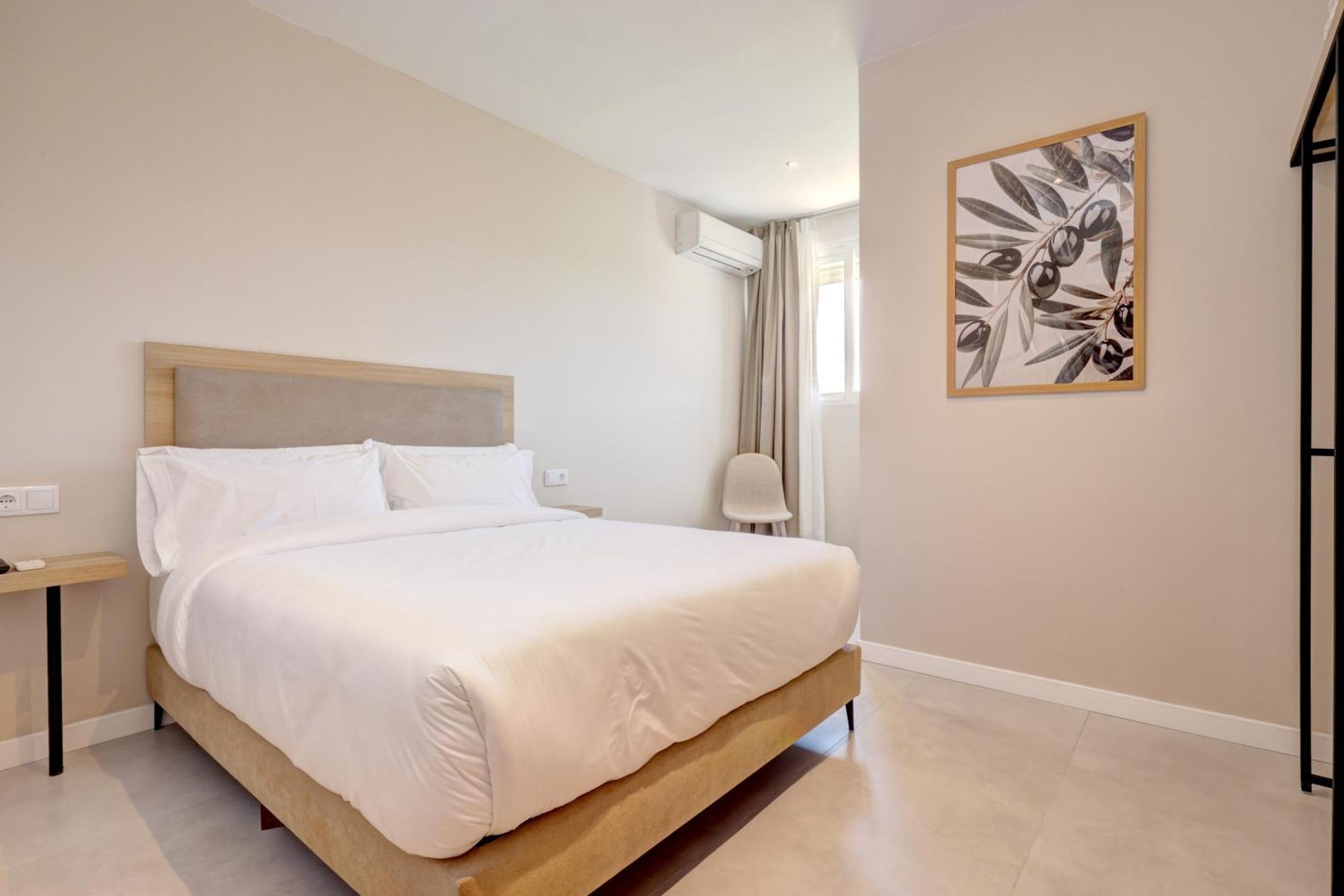 Hostal Puerta Almar エステポナ エクステリア 写真