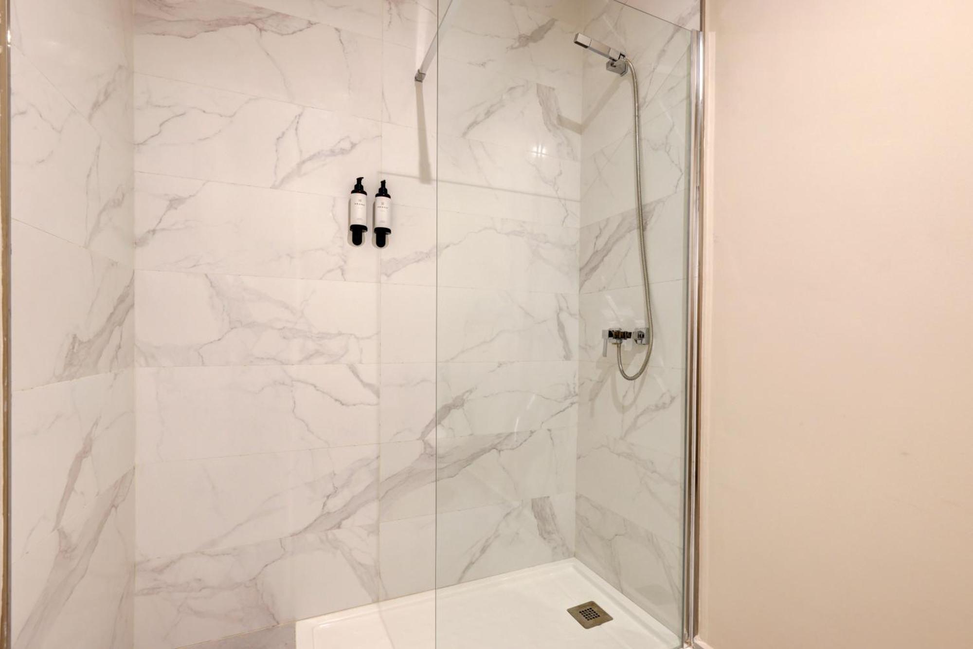 Hostal Puerta Almar エステポナ エクステリア 写真