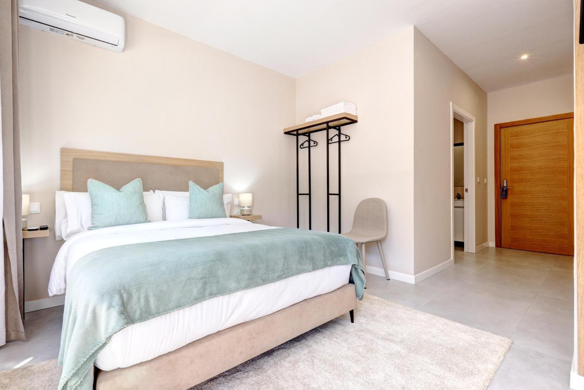Hostal Puerta Almar エステポナ エクステリア 写真
