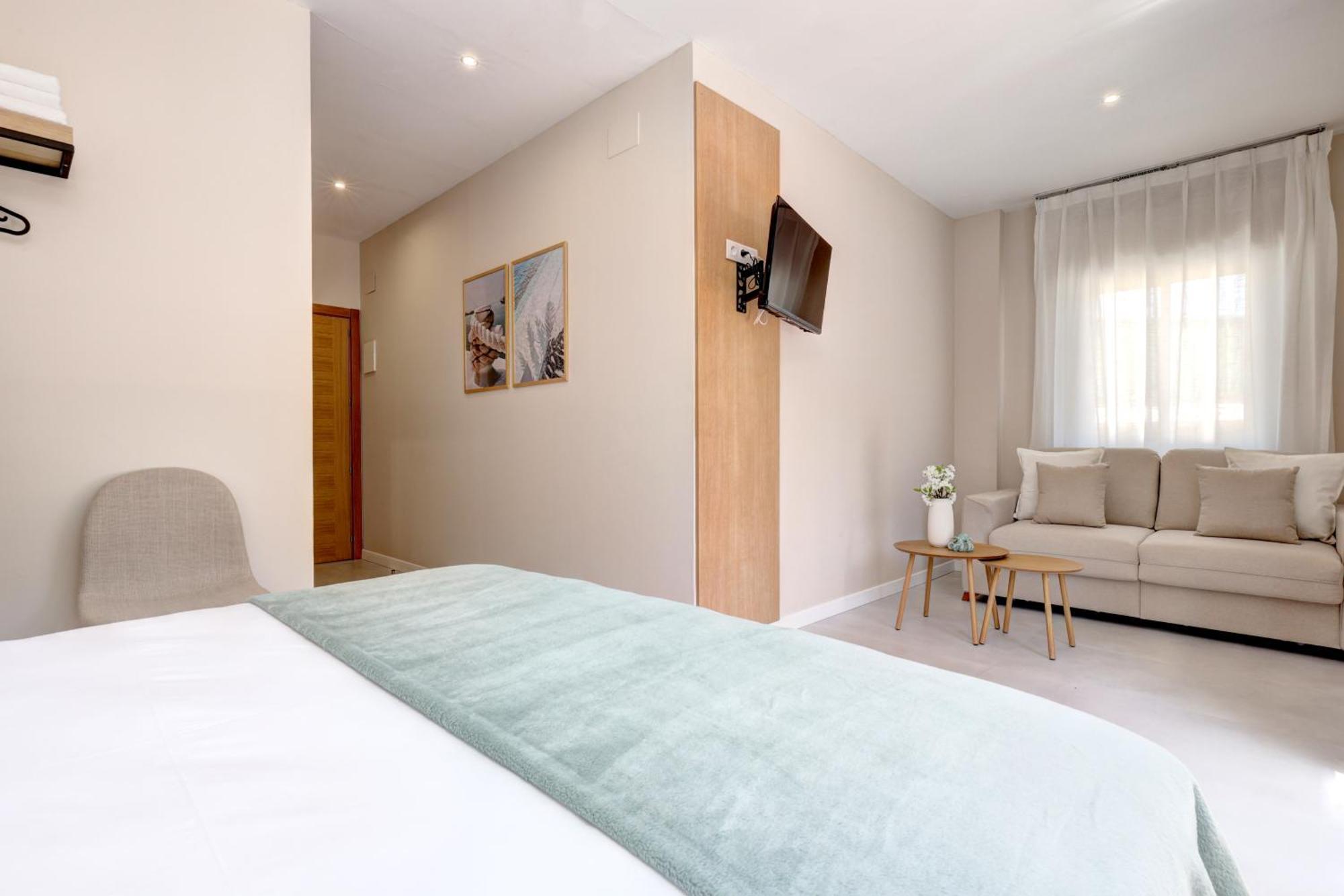 Hostal Puerta Almar エステポナ エクステリア 写真