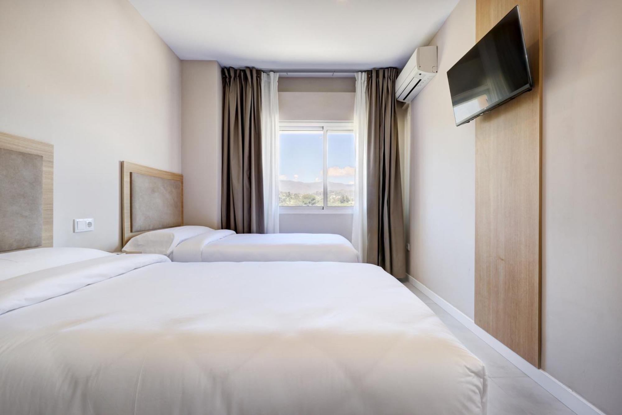 Hostal Puerta Almar エステポナ エクステリア 写真