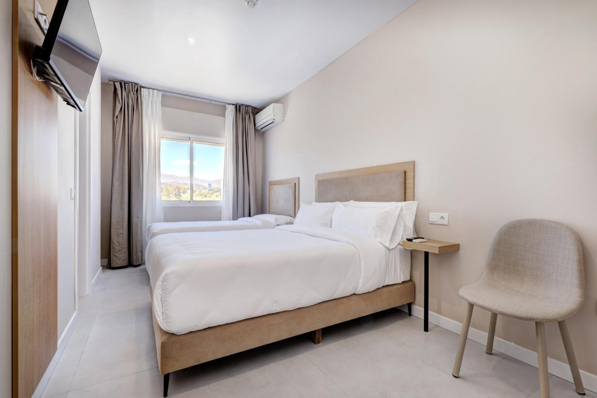 Hostal Puerta Almar エステポナ エクステリア 写真