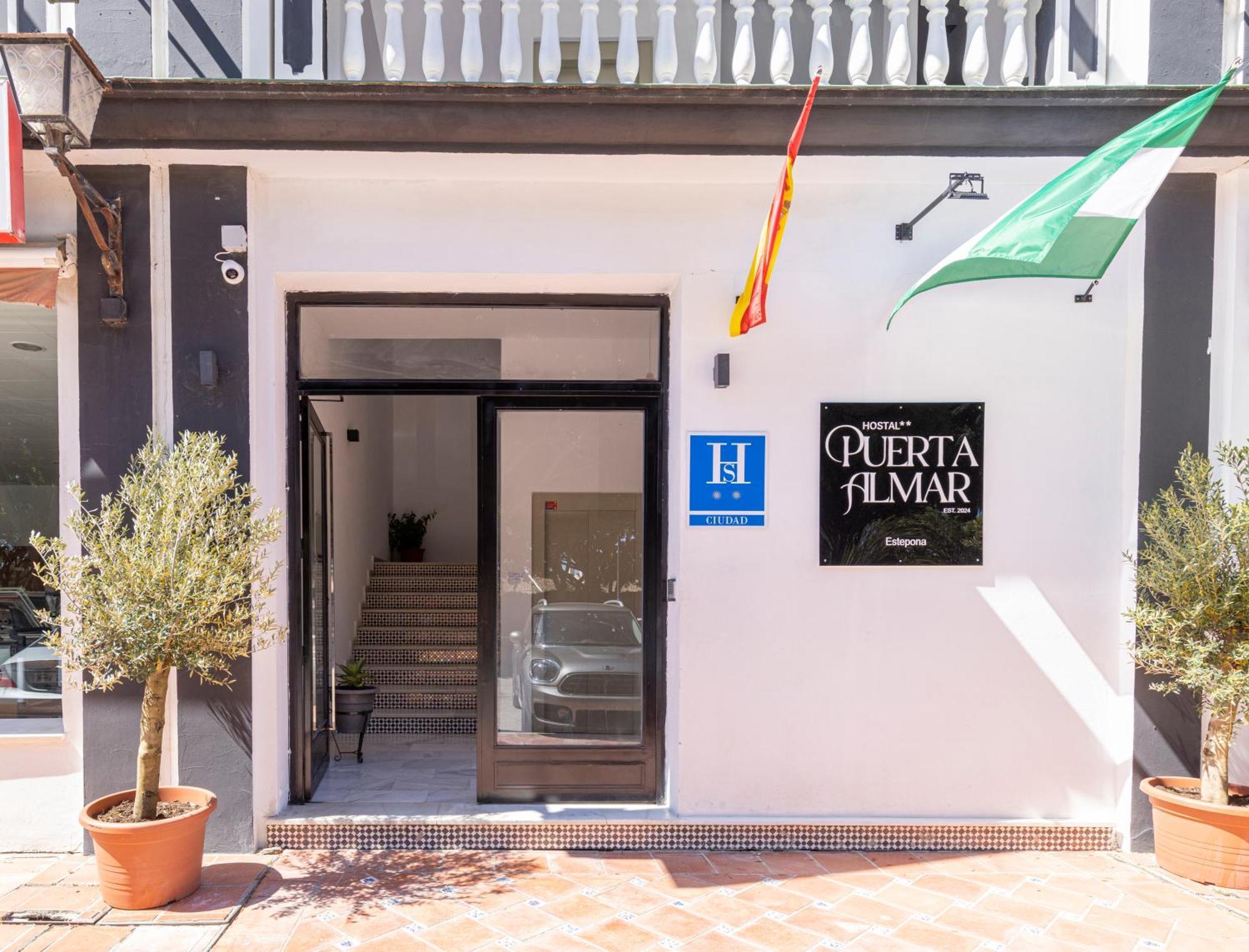 Hostal Puerta Almar エステポナ エクステリア 写真