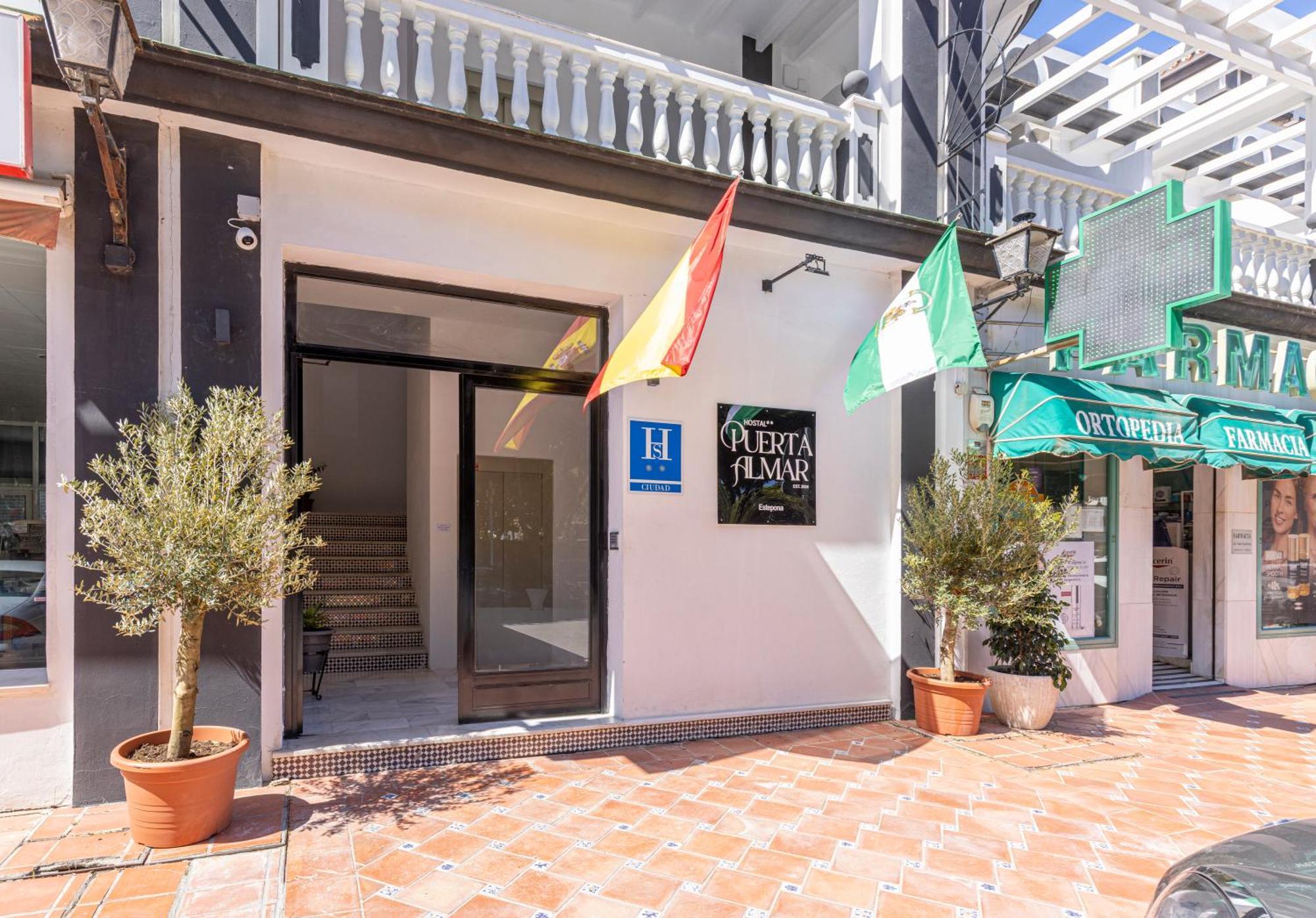 Hostal Puerta Almar エステポナ エクステリア 写真